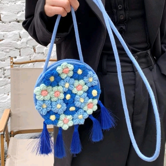 Blue Floral Graphic Crochet Crossbody Bag - Picture 5 of 6